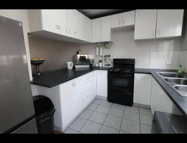 2 BEDROOM PROPERTY TO RENT IN DIE HOEWES
